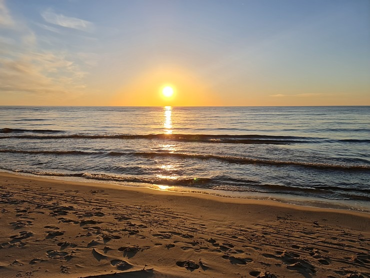 Travelnews.lv pirmo reizi apmeklē Gaujas ietekas labo krastu un Rīgas jūras līča pludmali saulrietā 301298