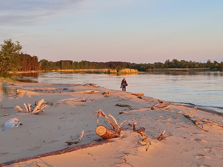 Travelnews.lv pirmo reizi apmeklē Gaujas ietekas labo krastu un Rīgas jūras līča pludmali saulrietā 301309