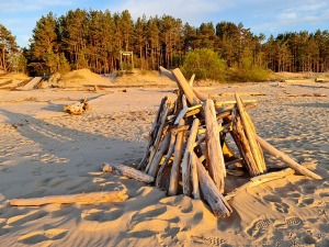 Travelnews.lv pirmo reizi apmeklē Gaujas ietekas labo krastu un Rīgas jūras līča pludmali saulrietā 3