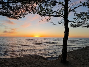 Travelnews.lv pirmo reizi apmeklē Gaujas ietekas labo krastu un Rīgas jūras līča pludmali saulrietā 30