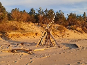 Travelnews.lv pirmo reizi apmeklē Gaujas ietekas labo krastu un Rīgas jūras līča pludmali saulrietā 9
