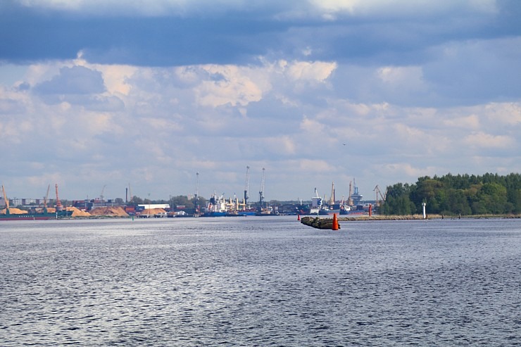 Travelnews.lv apmeklē Rietumu molu, Daugavgrīvas bāku un piedzīvo reņģu ķeršanu 301424