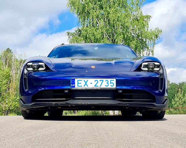 Travelnews.lv ar elektrisko «Porsche Taycan Cross Turismo» dodas Biķernieku sporta trasē un meža bezceļos 301508