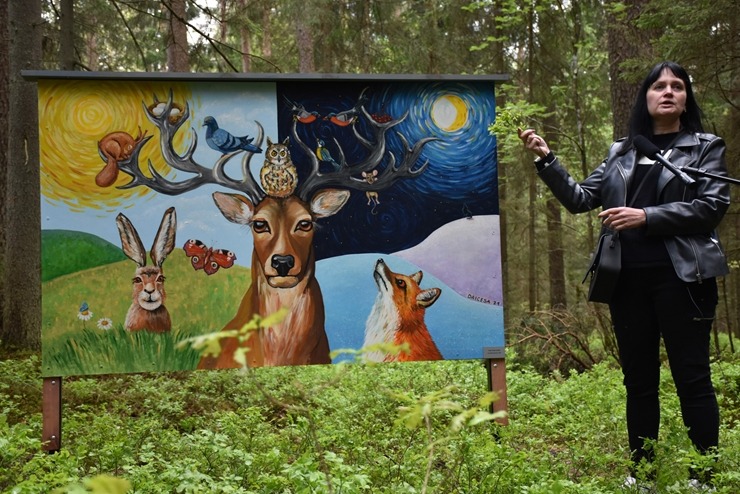 Tūristi Baldones mežā var aplūkot gleznas «Meža galerijā» 301749