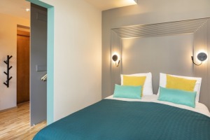 Jūrmalā viesi tiek laipni aicināti palikt jaunās un renovētās istabiņās viesnīcā «kurshi hotel&spa» 1
