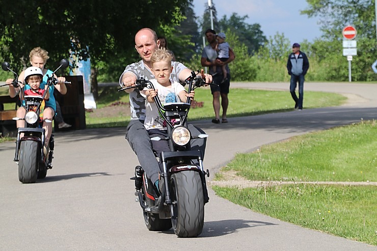 Travelnews.lv ar velorīku izbrauc Pilssalu Alūksnes ezerā, kur atrodas Marienburgas cietokšņa drupas 302478