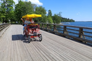 Travelnews.lv ar velorīku izbrauc Pilssalu Alūksnes ezerā, kur atrodas Marienburgas cietokšņa drupas 5