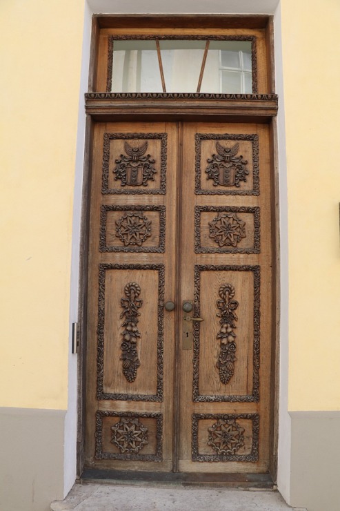 Travelnews.lv apciemo Tallinu un izveido vairāk nekā 50 vecpilsētas durvju kolekciju 302563