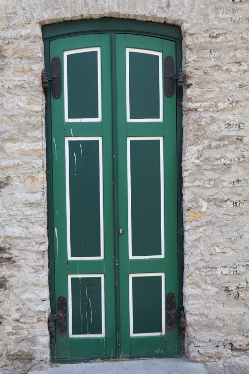 Travelnews.lv apciemo Tallinu un izveido vairāk nekā 50 vecpilsētas durvju kolekciju 302565