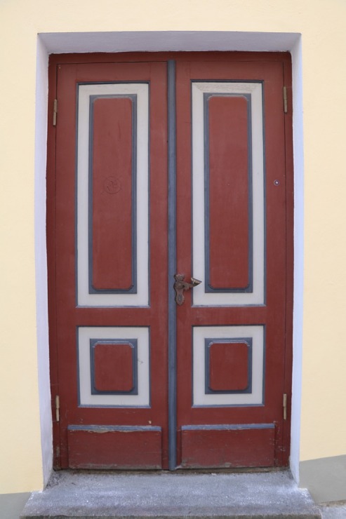 Travelnews.lv apciemo Tallinu un izveido vairāk nekā 50 vecpilsētas durvju kolekciju 302574
