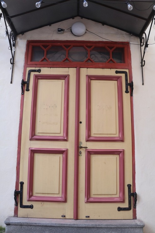 Travelnews.lv apciemo Tallinu un izveido vairāk nekā 50 vecpilsētas durvju kolekciju 302575