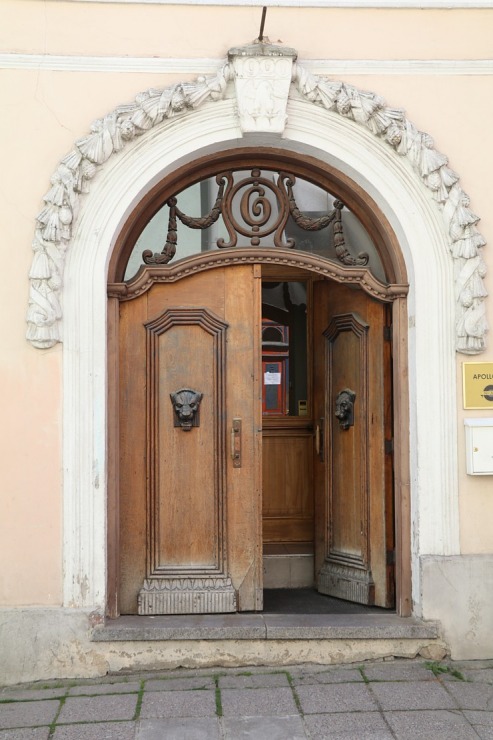 Travelnews.lv apciemo Tallinu un izveido vairāk nekā 50 vecpilsētas durvju kolekciju 302576