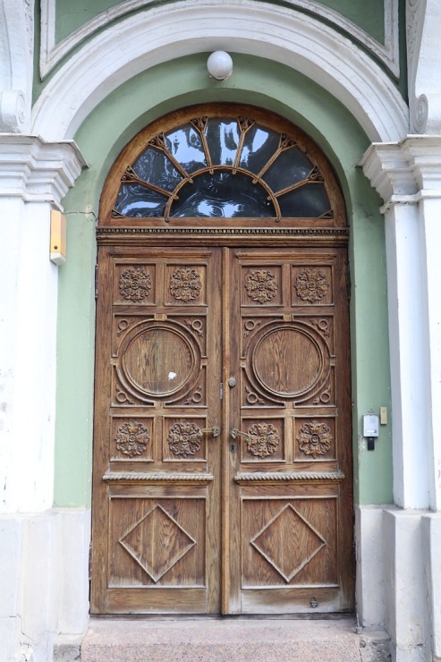 Travelnews.lv apciemo Tallinu un izveido vairāk nekā 50 vecpilsētas durvju kolekciju 302579