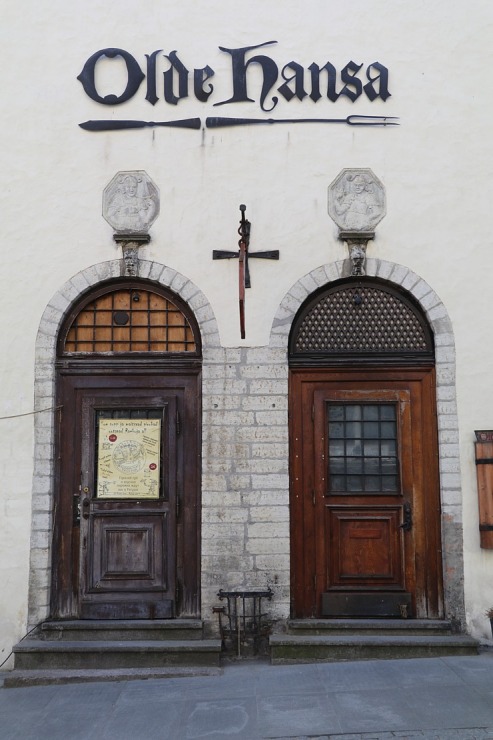 Travelnews.lv apciemo Tallinu un izveido vairāk nekā 50 vecpilsētas durvju kolekciju 302585