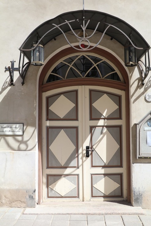 Travelnews.lv apciemo Tallinu un izveido vairāk nekā 50 vecpilsētas durvju kolekciju 302594