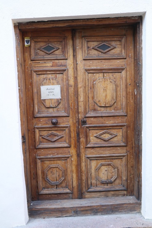 Travelnews.lv apciemo Tallinu un izveido vairāk nekā 50 vecpilsētas durvju kolekciju 302597