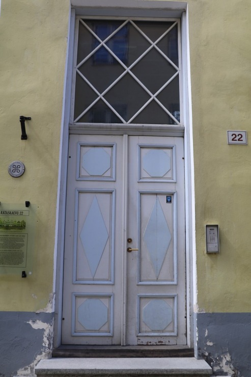Travelnews.lv apciemo Tallinu un izveido vairāk nekā 50 vecpilsētas durvju kolekciju 302598