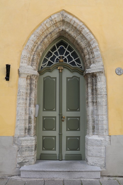 Travelnews.lv apciemo Tallinu un izveido vairāk nekā 50 vecpilsētas durvju kolekciju 302558