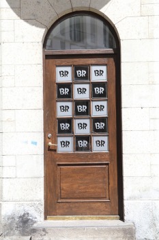 Travelnews.lv apciemo Tallinu un izveido vairāk nekā 50 vecpilsētas durvju kolekciju 14