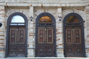 Travelnews.lv apciemo Tallinu un izveido vairāk nekā 50 vecpilsētas durvju kolekciju 2
