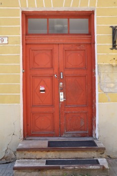Travelnews.lv apciemo Tallinu un izveido vairāk nekā 50 vecpilsētas durvju kolekciju 35