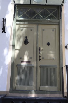 Travelnews.lv apciemo Tallinu un izveido vairāk nekā 50 vecpilsētas durvju kolekciju 38