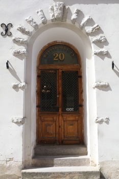 Travelnews.lv apciemo Tallinu un izveido vairāk nekā 50 vecpilsētas durvju kolekciju 41