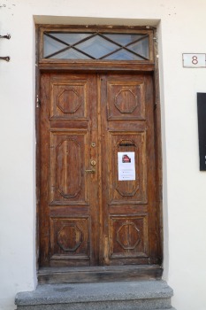 Travelnews.lv apciemo Tallinu un izveido vairāk nekā 50 vecpilsētas durvju kolekciju 48