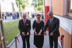 Ar Valsts prezidenta dalību 18. jūnijā svinīgi tika atklāts Sabiles mākslas, kultūras un tūrisma centrs 9