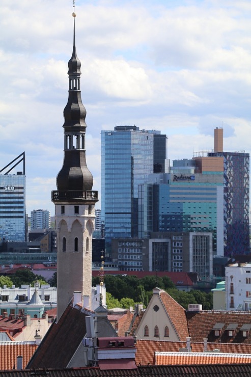 Travelnews.lv fotopiezīmes: Tallinas vecpilsēta slavējas ar viduslaiku torņiem 302759