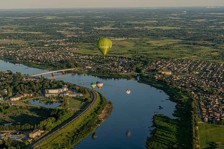 Gaisa balonu šovs Daugavpilī un Daugavpils no putna lidojuma 303235