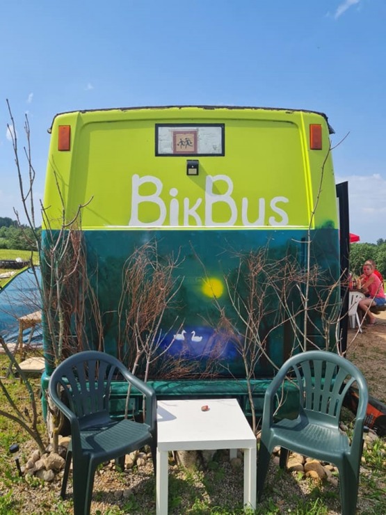 Biķernieku pagastā atvērta jauna atpūtas un ekskursiju vieta – glempings “BikBus” 303508