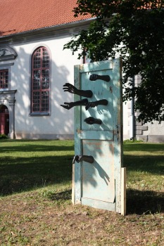 Limbažos atklāta vides mākslas objektu instalācija «Durvis» 27