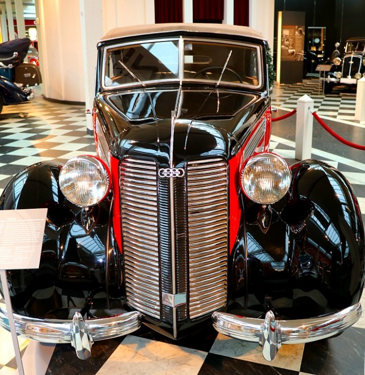 «Audi» zīmola faniem noteikti jāapmeklē muzejs «August Horch Museum Zwickau» Cvikavā 305250