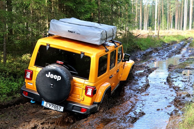 Travelnews.lv kopā ar autodīleri «Autobrava» Latvijas bezceļos izdzen jaunos «Jeep» spēkratus 305702