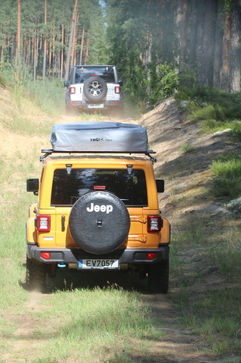 Travelnews.lv kopā ar autodīleri «Autobrava» Latvijas bezceļos izdzen jaunos «Jeep» spēkratus 305726