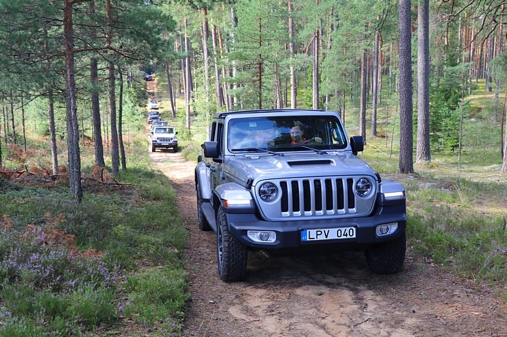 Travelnews.lv kopā ar autodīleri «Autobrava» Latvijas bezceļos izdzen jaunos «Jeep» spēkratus 305729