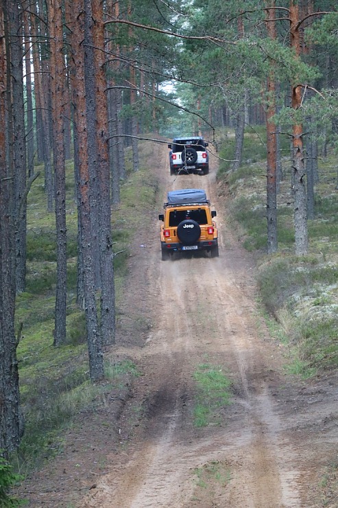 Travelnews.lv kopā ar autodīleri «Autobrava» Latvijas bezceļos izdzen jaunos «Jeep» spēkratus 305731