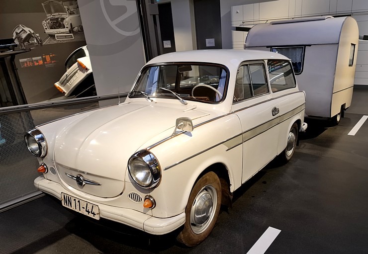 Cvikavas «Audi» un «Trabant» muzejā «August Horch Museum Zwickau» var arī apprecēties 305987