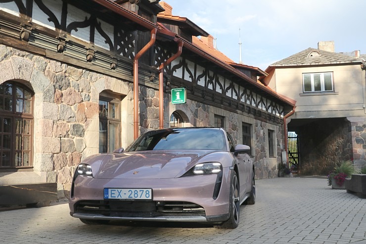 Travelnews.lv apceļo Vidzemi ar elektrisko un jaudīgo «Porsche Taycan 4S Cross Turismo» 306309