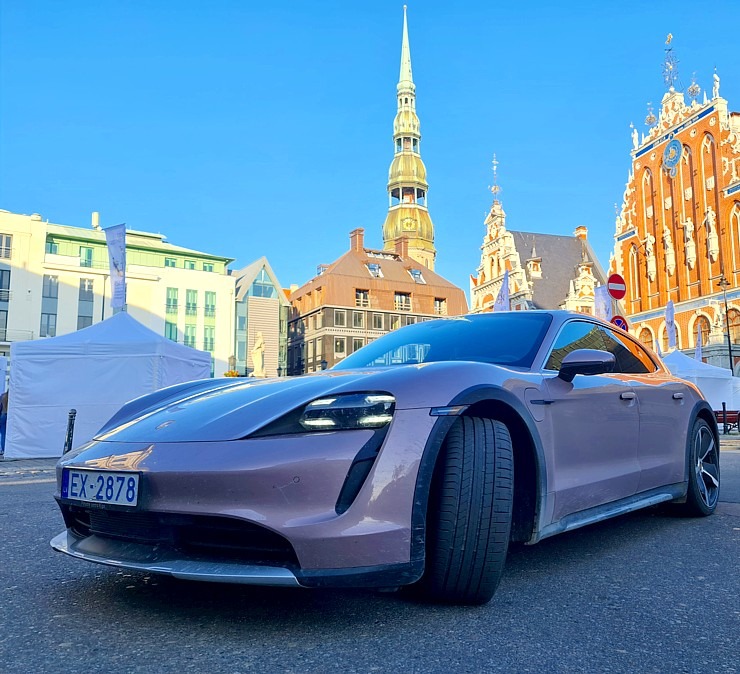 Travelnews.lv apceļo Vidzemi ar elektrisko un jaudīgo «Porsche Taycan 4S Cross Turismo» 306296