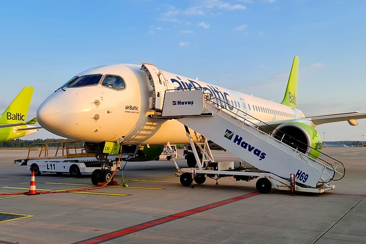 Travelnews.lv lido ar «airBaltic» no Rīgas uz Tallinu caur Helsinkiem biezās miglas dēļ 306904