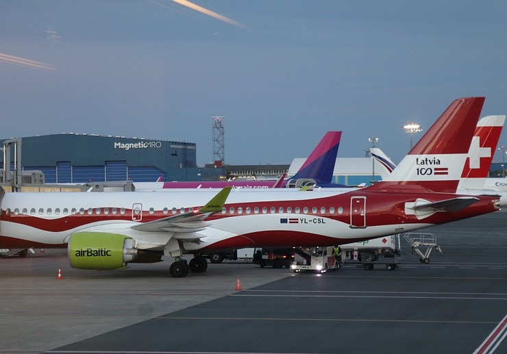 Travelnews.lv lido ar «airBaltic» no Rīgas uz Tallinu caur Helsinkiem biezās miglas dēļ 306922