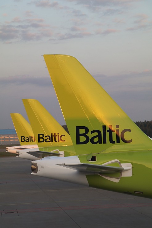 Travelnews.lv lido ar «airBaltic» no Rīgas uz Tallinu caur Helsinkiem biezās miglas dēļ 306905