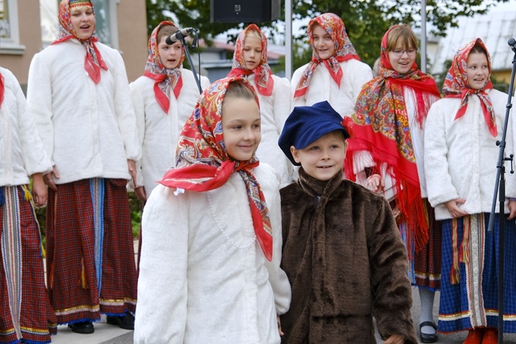 Rēzekne organizē iespaidīgu Miķeldienas grūbu tirgu. Foto: Inga Pudnika-Skerškāne 308030