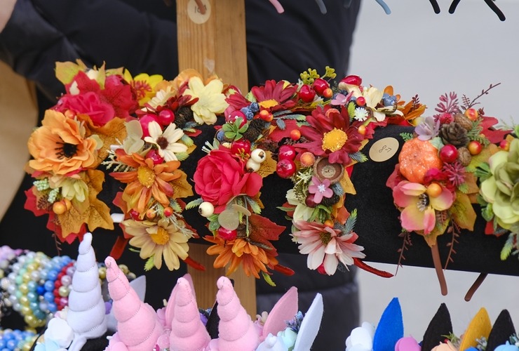 Rēzekne organizē iespaidīgu Miķeldienas grūbu tirgu. Foto: Inga Pudnika-Skerškāne 308037