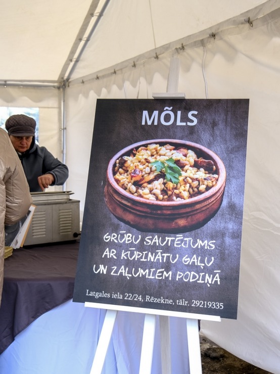 Rēzekne organizē iespaidīgu Miķeldienas grūbu tirgu. Foto: Inga Pudnika-Skerškāne 308011