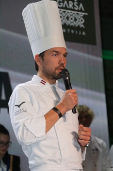 «Latvijas gada pavārs 2021» ir Dinārs Zvidriņš un «Latvijas gada pavārzellis 2021» ir Aleksandra Krūka 18