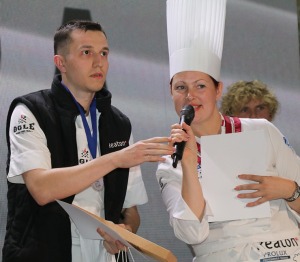 «Latvijas gada pavārs 2021» ir Dinārs Zvidriņš un «Latvijas gada pavārzellis 2021» ir Aleksandra Krūka 19