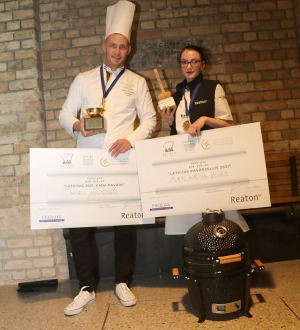 «Latvijas gada pavārs 2021» ir Dinārs Zvidriņš un «Latvijas gada pavārzellis 2021» ir Aleksandra Krūka 37
